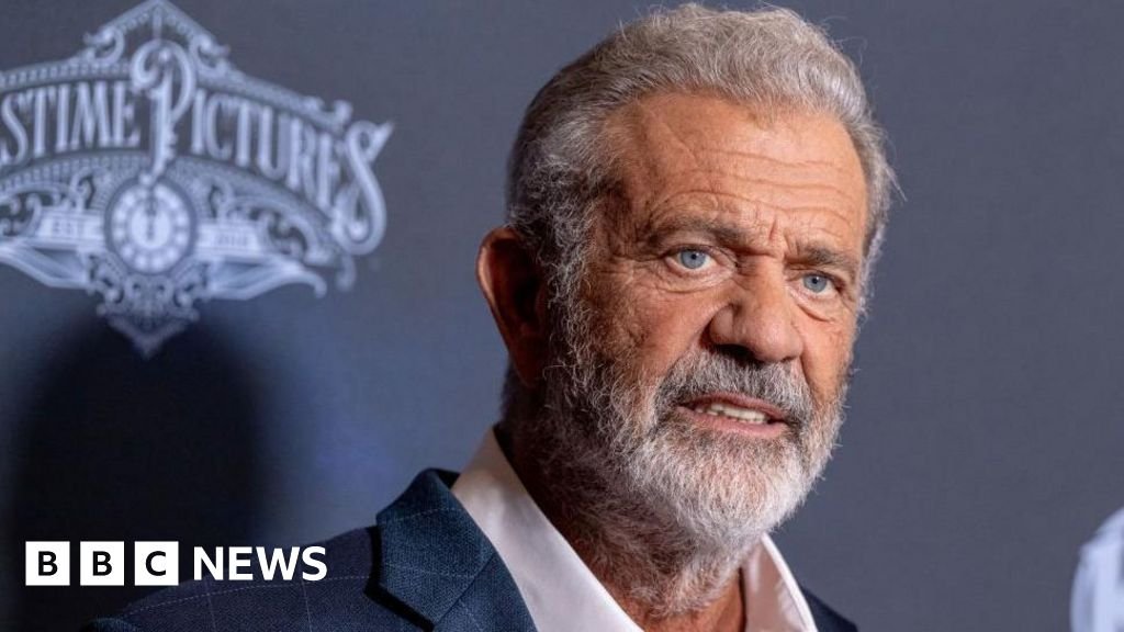 Mel Gibson says homes burned in Los Angeles wildfires