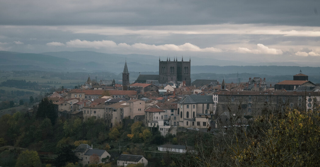 A French cathedral turned to Hams to restore its organ