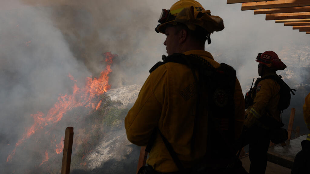 Firefighters race to battle LA blaze as winds rise, death toll rises to 16