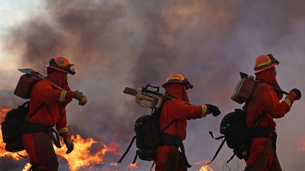 Residents allowed to return while firefighters progressed on the fire of northern Los Angeles