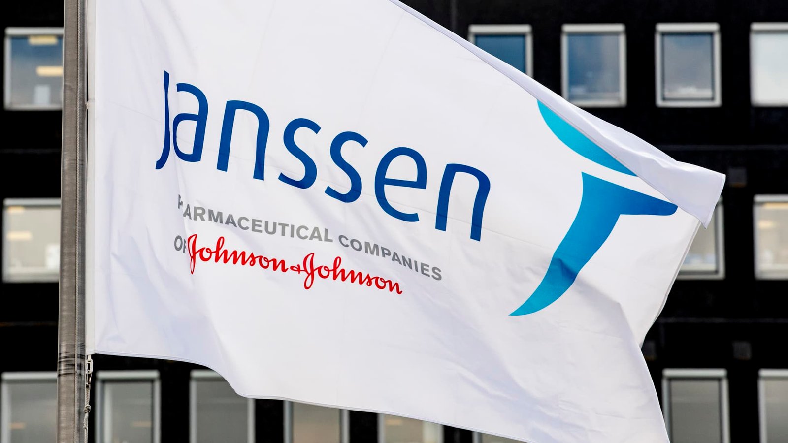 Johnson & Johnson says lung cancer drugs Rybrevant and Lazcluze may extend survival