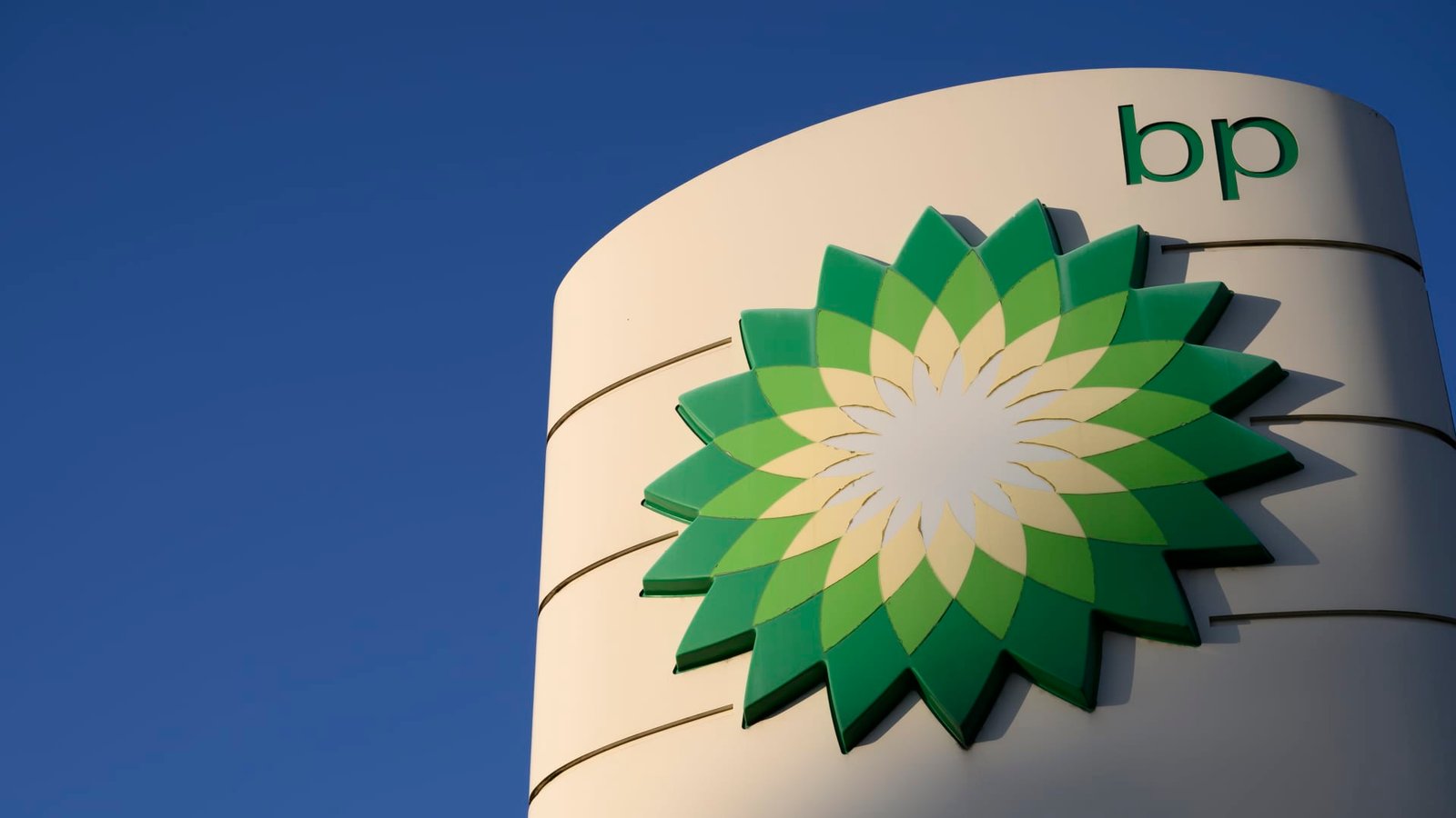 Oil giant BP to cut thousands of jobs to save costs