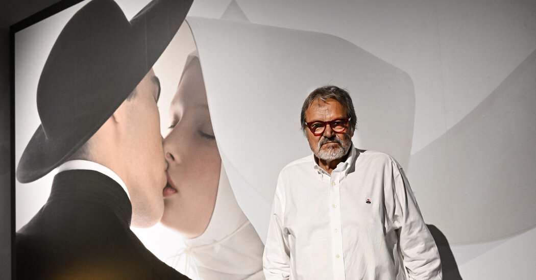 Oliviero Toscani, the initiator of provocative advertisements for Benetton, has died at the age of 82.