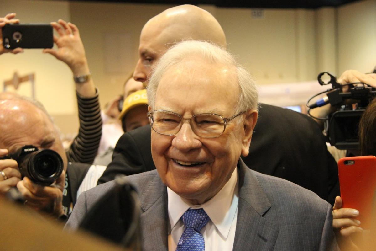 32.1% of Warren Buffett $ 295 million portfolio is invested in 4 artificial intelligence shares (AI)