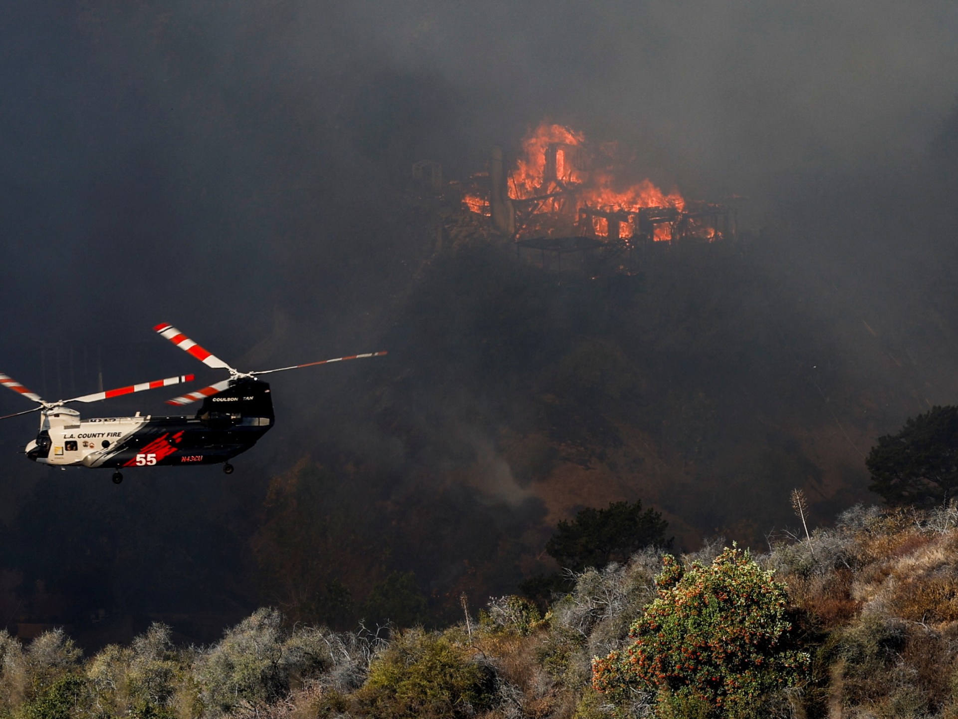 Firefighters race to contain Los Angeles wildfires as winds expected to pick up Abdul Rabbuh Mansour Hadi News