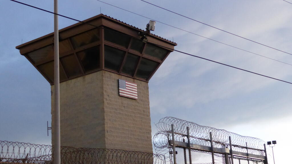 Trump plans to detaine 30,000 unfathomable migrants in Guantanamo Bay