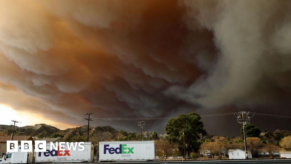 New fast-moving fire breaks out near Los Angeles