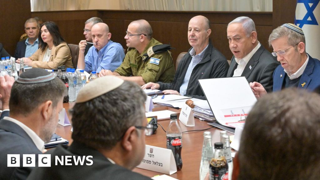 Israeli cabinet approves Gaza ceasefire and hostage deal