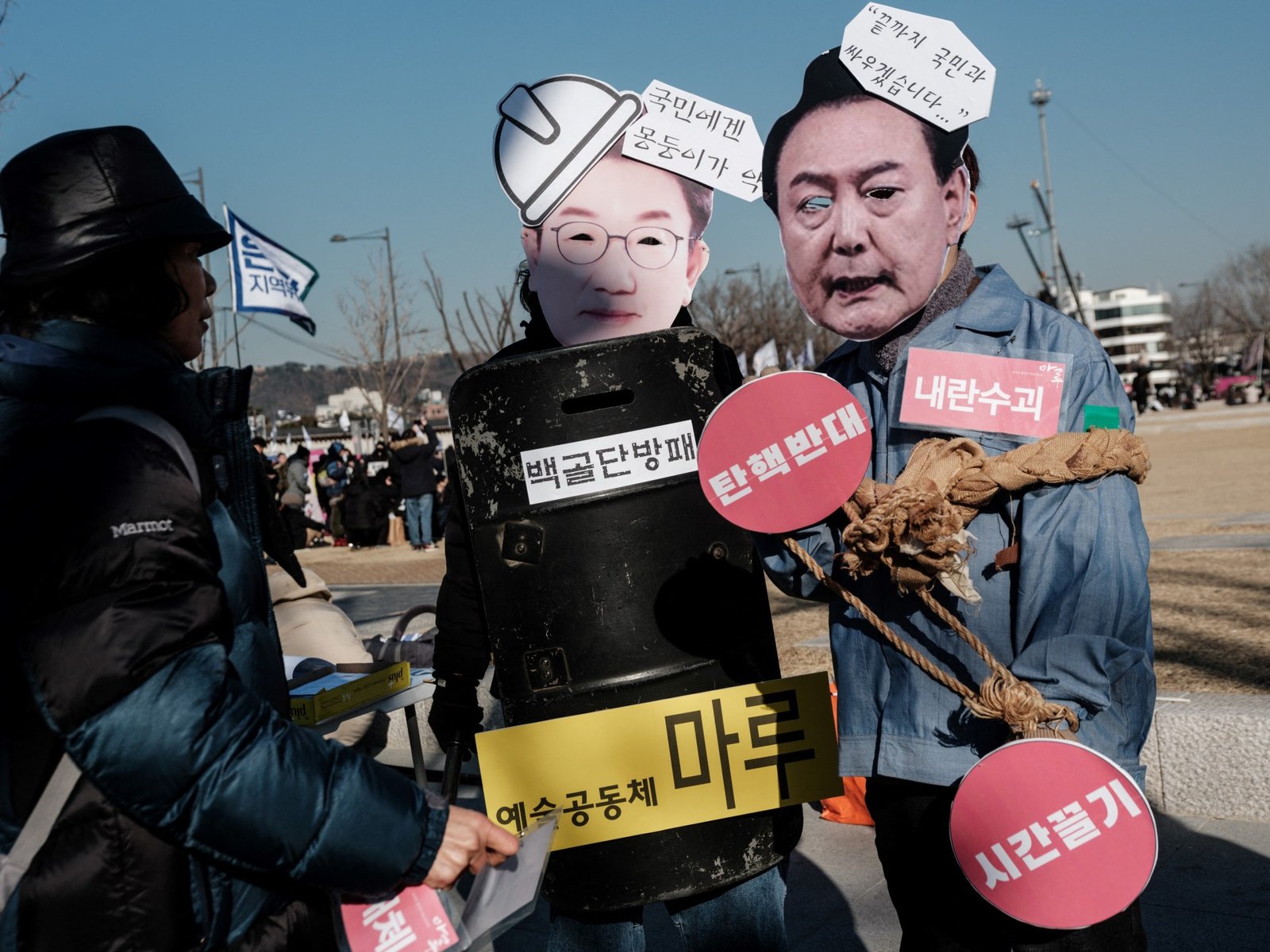 Yoon resists second arrest attempt, thousands protest in South Korea Politics News