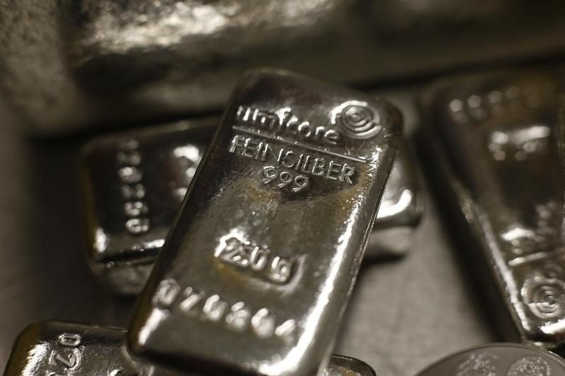 Silver “will not lose its luster for a long time” despite economic difficulties, says BofA By Investing.com