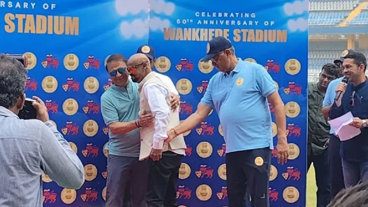 Frail Vinod Kambli has difficulty walking but touches Sunil Gavaskar’s feet during Wankhede ceremony