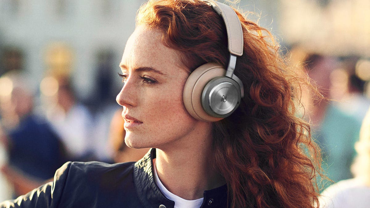 Best Noise-Canceling Headphones in 2025: AirPods, Bose, and More.