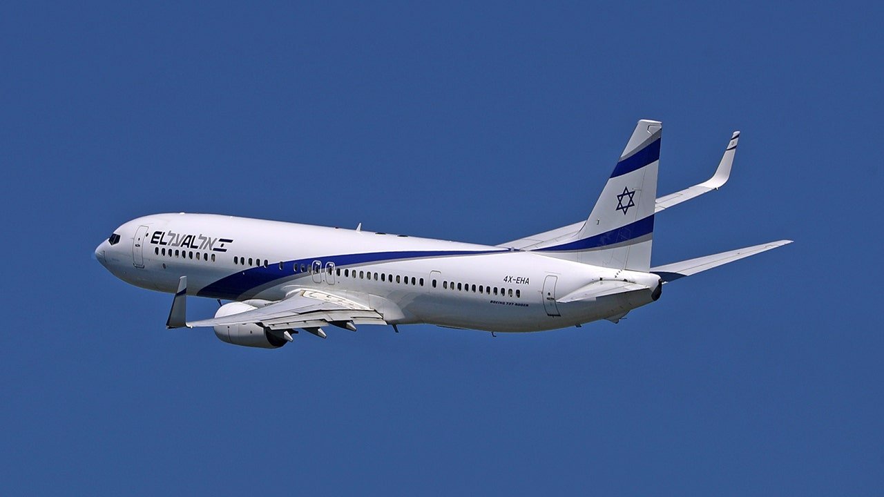 The Israeli airline broadcasts news about the release of hostages on all flights