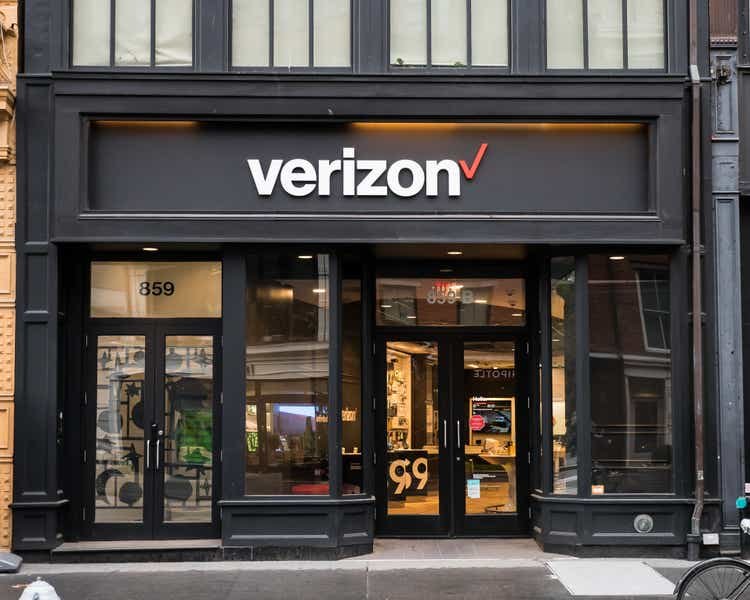 Verizon, AT&T Q4 earnings preview: Focus on subscriber growth, capital spending