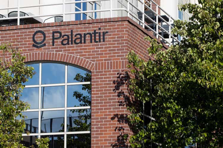 Palantir Shares a Sell as ARK Invest Reduces Stake (PLTR:NASDAQ)