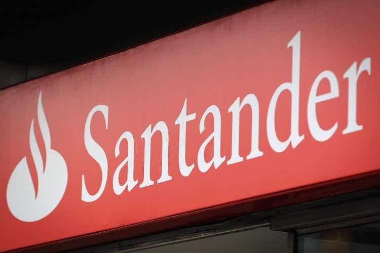 Santander Considers UK Exit: Report (SAN:NYSE)