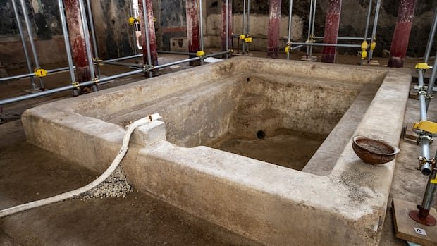 A luxurious 2,000-year-old bath discovered in the new excavations of Pompeii