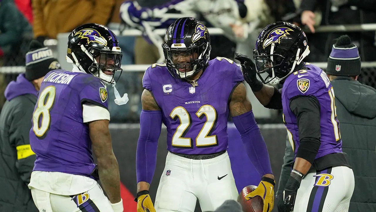 Derrick Henry leads Ravens to wild playoff win over Steelers