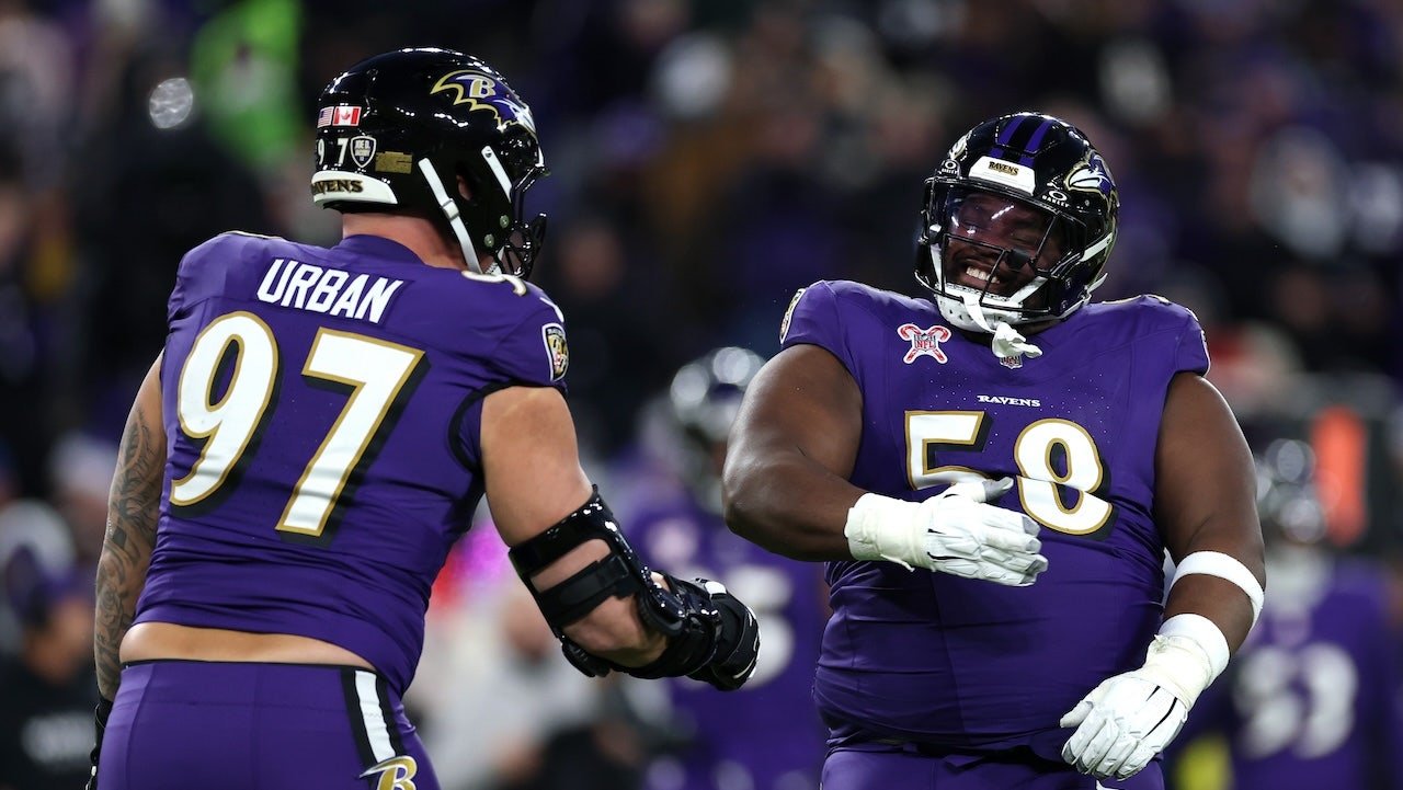 Ravens’ 355-pound lineman makes interception to win division title against Browns