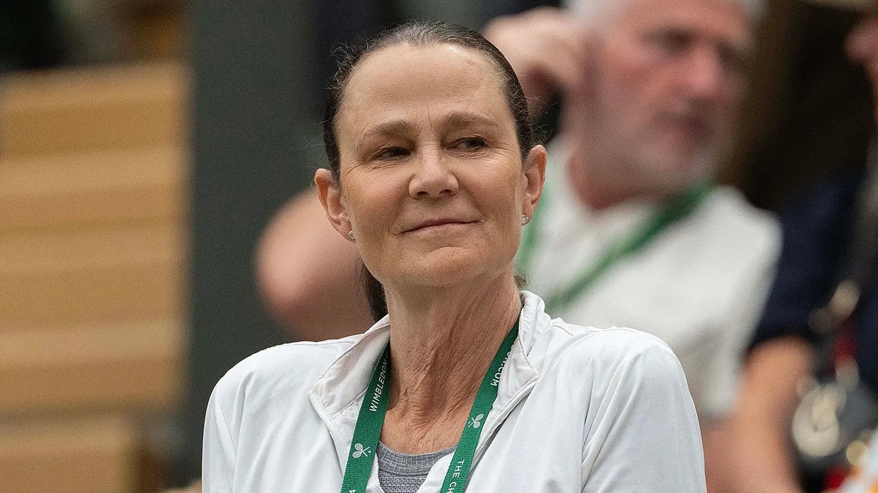 Tennis star Pam Shriver shows off Grand Slam trophy as car stolen after wildfire evacuation